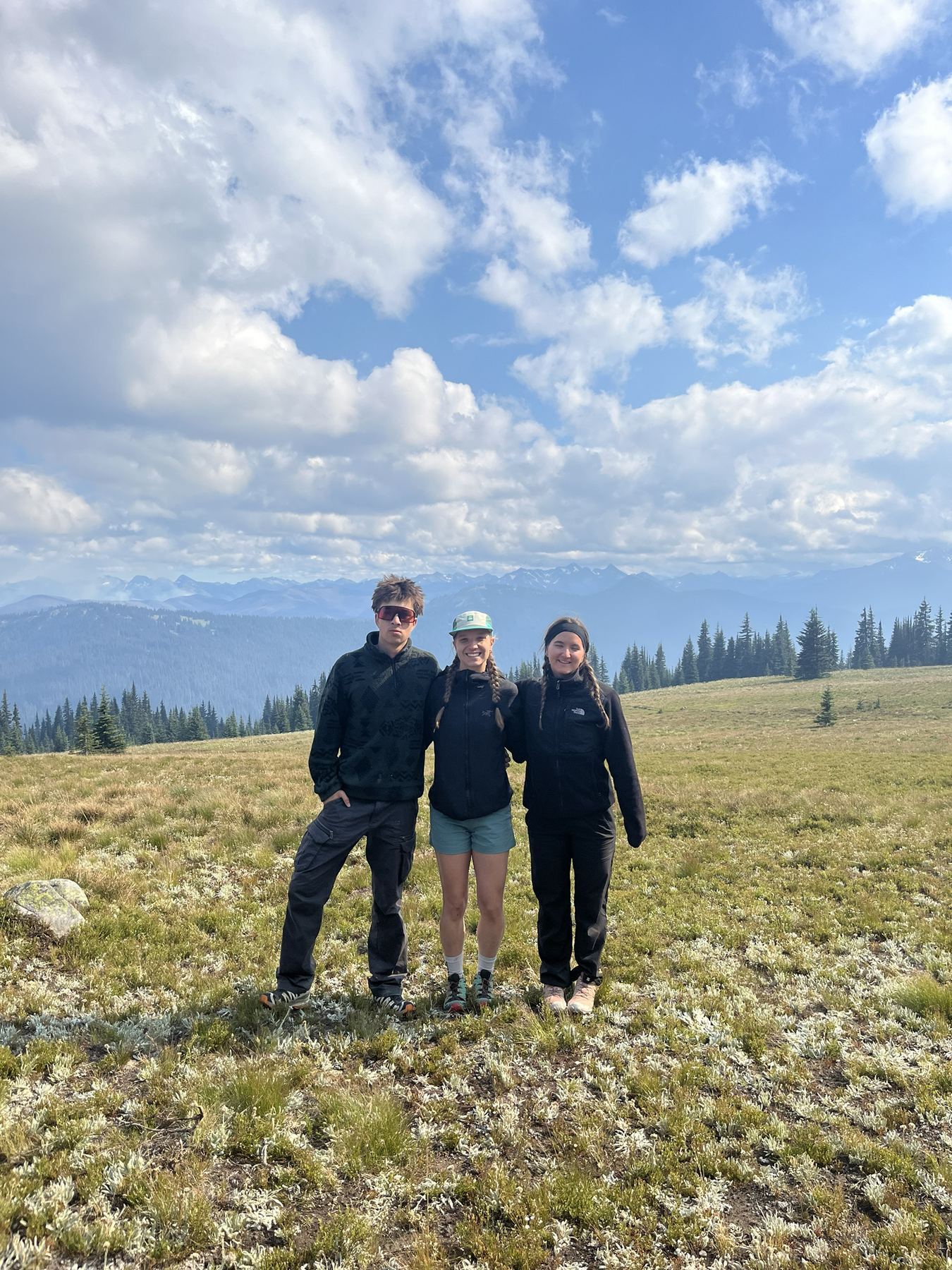 Trois amis en montagne